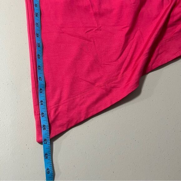🆕 Badgley Mischka Shoulder Pad T-Shirt Dress With Side Detail in Hot Pink - Picture 9 of 11